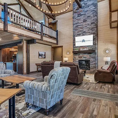 Pvt Indoor Pool-Basketball Court-Theatre Room & Hot Tub-Games-Sleeps 46-Table Rock View-Free Tickets